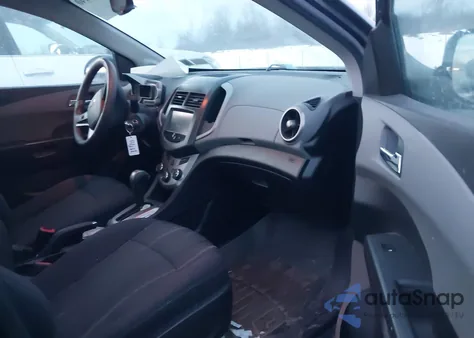 2015 Chevrolet Sonic Lt Auto z USA, uszkodzony, nr VIN 1G1JC5SH9F4154874